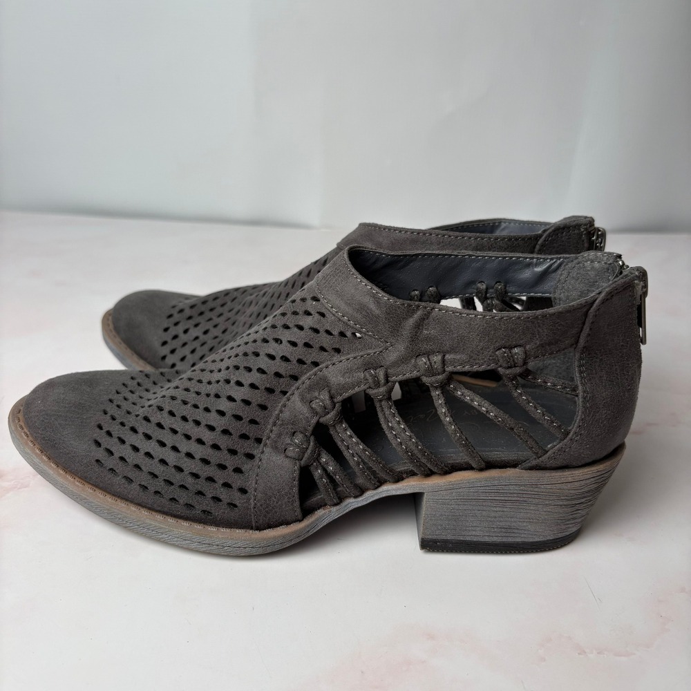 Coconuts by Matisse Womens Grey Perforated Cut Out Ankle Booties Size 6M - Picture 3 of 6